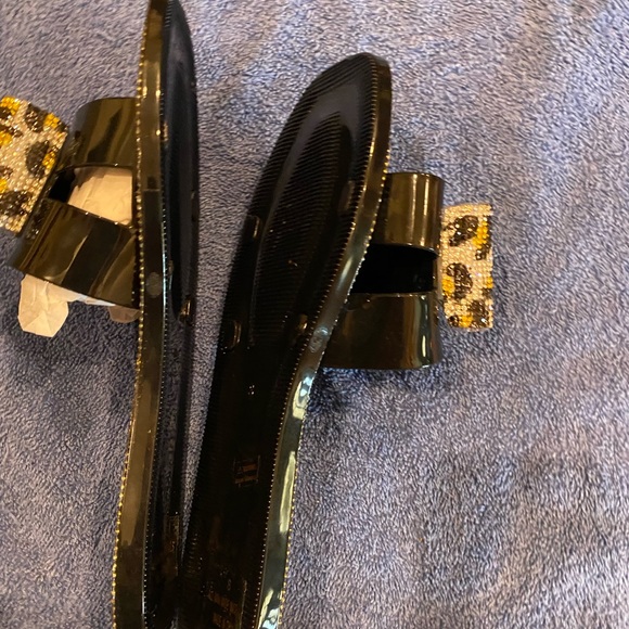 H2K Slippers trimmed in sparkling rhinestones bow in animal print size 8  new - Picture 4 of 5